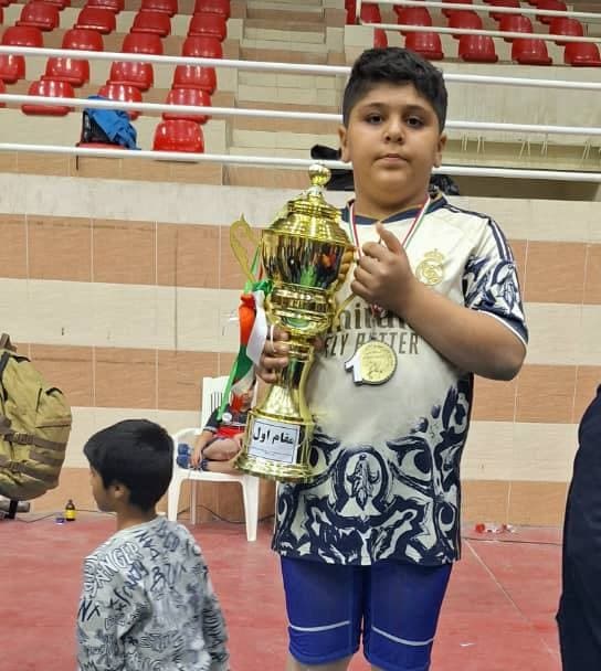 کسب عنوان قهرمانی توسط علی آقا دستیار در مسابقهی کشتی دانش آموزی رو خدمت خانوادهشون و مجموعهی بزرگ مهرآوران تبریک عرض میکنیم